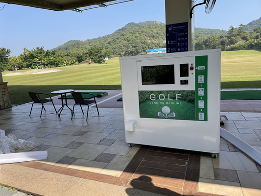 22のインチの広告スクリーンが付いている10000pcs容量の球ディスペンサーのゴルフ クラブ自動販売機